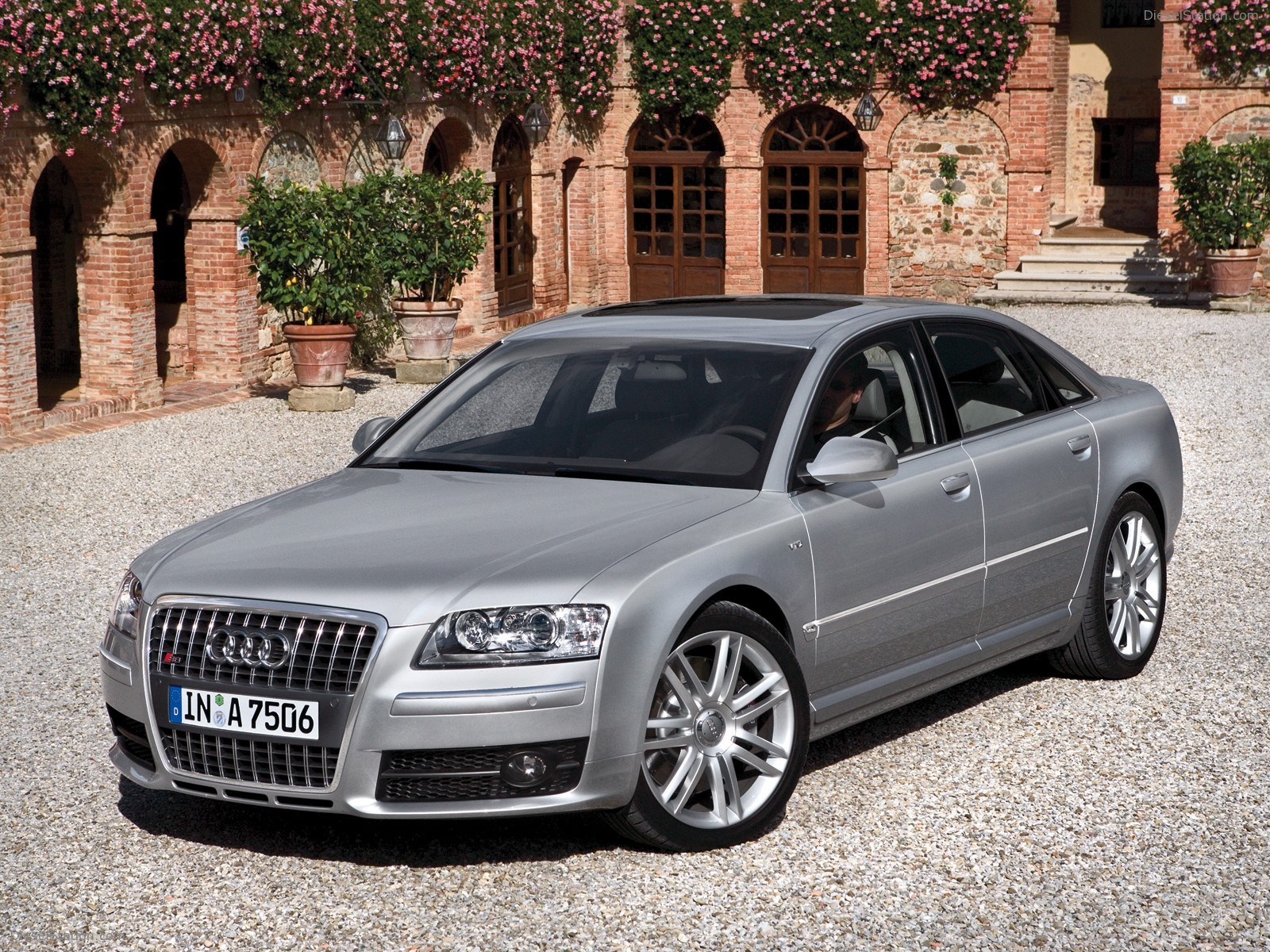 Audi S8 (2005)